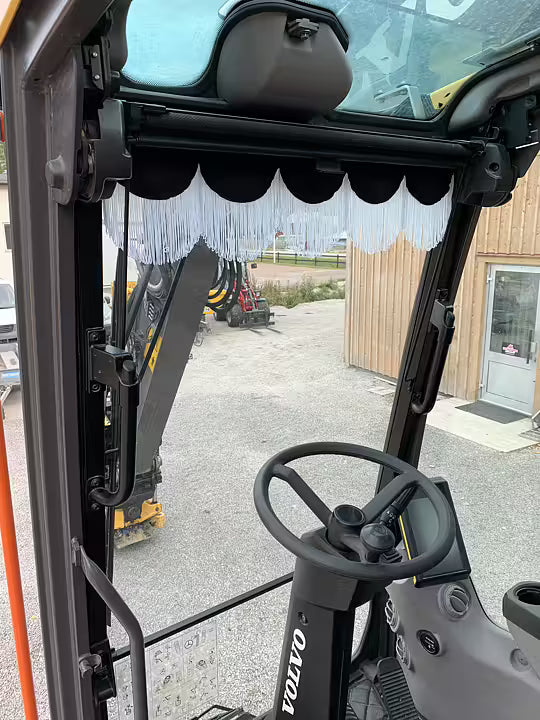 Kurvigframrutegardin Grävmaskin Universal