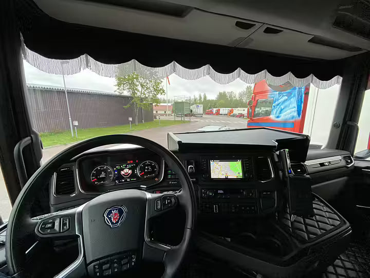 Kurvig framrutegardin Lastbil